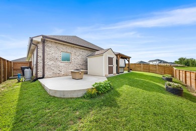 Welcome to 101 Hydrangea Boulevard, a beautifully designed - photo 40