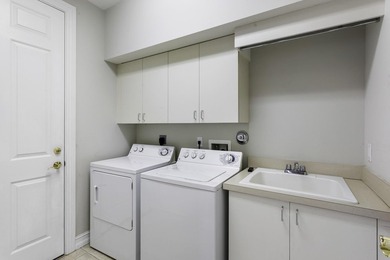 THIS FIRST FLOOR SPACIOUS LOW-MAINTENANCE COACH HOME FEATURES - photo 22