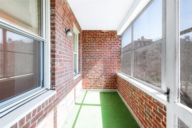 Sun-drenched home with southern exposure and park views. This - photo 9