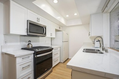 BEAUTIFULLY REMODELED 1 BEDROOM, 1 BATH UPSTAIRS UNIT WITH A - photo 13