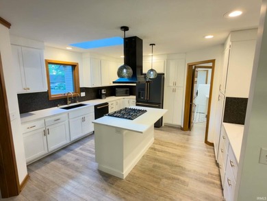 THE BEST OF BOTH WORLDS!! 4920 Sq foot Sprawling luxury ranch - photo 15