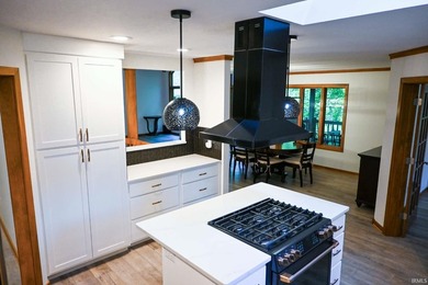 THE BEST OF BOTH WORLDS!! 4920 Sq foot Sprawling luxury ranch - photo 16