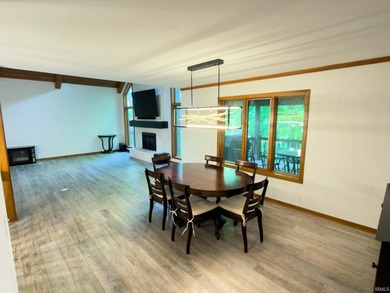 THE BEST OF BOTH WORLDS!! 4920 Sq foot Sprawling luxury ranch - photo 21