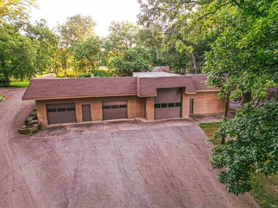 THE BEST OF BOTH WORLDS!! 4920 Sq foot Sprawling luxury ranch - photo 30