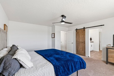 PRICED BELOW MARKET VALUE TO SELL QUICKLY! Sellers are open to - photo 31
