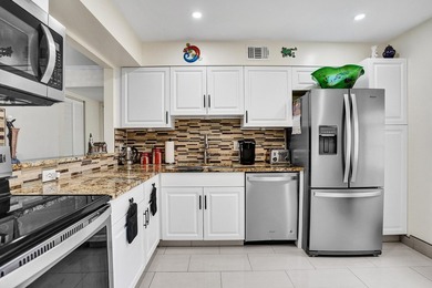Updated First Floor 2/2 Corner Unit with Water/Preserve Views! - photo 6