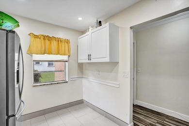 Updated First Floor 2/2 Corner Unit with Water/Preserve Views! - photo 9