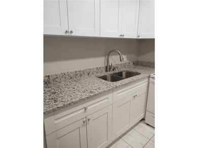 Clean and Neat 1 bedroom, 1 bath unit in 55+ Community in - photo 3
