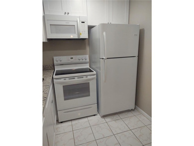 Clean and Neat 1 bedroom, 1 bath unit in 55+ Community in - photo 4