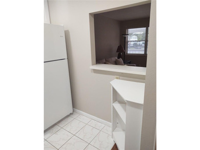 Clean and Neat 1 bedroom, 1 bath unit in 55+ Community in - photo 5