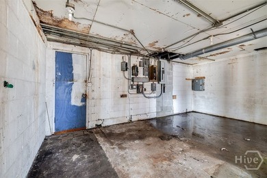 3104 Skidaway Rd offers over 6,000 sq ft of versatile commercial - photo 8