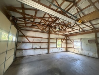 Motivated Seller!  3 bay garage. - photo 12