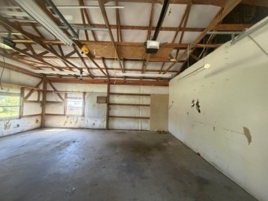 Motivated Seller!  3 bay garage. - photo 11