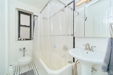 Come see this lovely Villiage Flair apartment, filled with light - photo 19