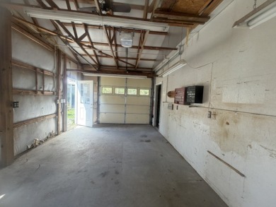 Motivated Seller!  3 bay garage. - photo 9