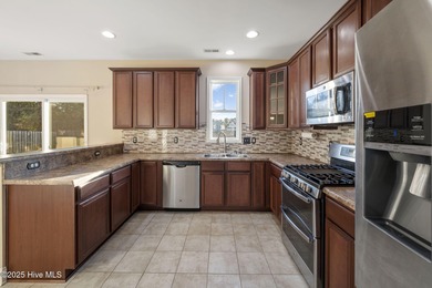 Beautiful 3 Bedroom/2.5 Bath + Bonus Room/Loft, 2 story home in