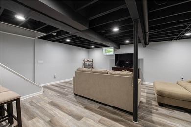 Welcome Home to 475 Mill Road, Step right in and fall in love! - photo 27