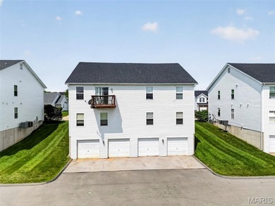 A spacious and open floorplan offers comfortable, affordable - photo 31