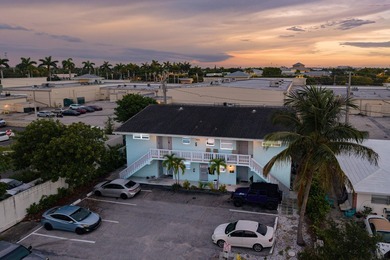 Substantial two-story quadruplex located in The Cove, Downtown - photo 2