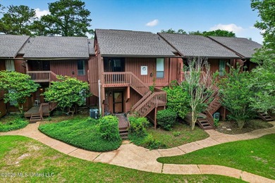Tucked away in Lakeside Villa Condominiums, this charming - photo 3