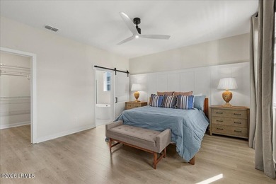 Luxury marsh front living, newer construction, deep water - photo 13