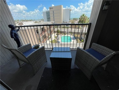 Dreaming of a condo with spectacular views, dream no more! This
