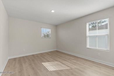 Luxury marsh front living, newer construction, deep water - photo 26