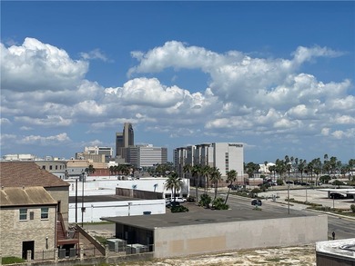 Dreaming of a condo with spectacular views, dream no more! This