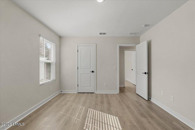 Luxury marsh front living, newer construction, deep water - photo 27