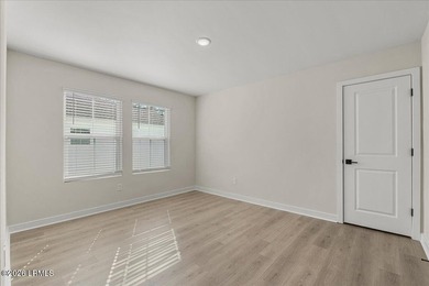 Luxury marsh front living, newer construction, deep water - photo 28