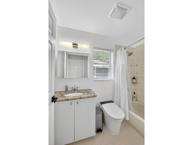 WOW - Awesome pool home with renovated kitchen, flooring and - photo 29