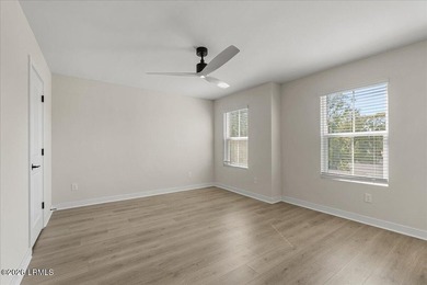 Luxury marsh front living, newer construction, deep water - photo 32