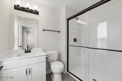 Luxury marsh front living, newer construction, deep water - photo 34