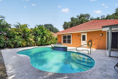 WOW - Awesome pool home with renovated kitchen, flooring and - photo 37