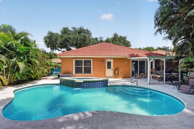 WOW - Awesome pool home with renovated kitchen, flooring and - photo 38