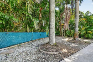 WOW - Awesome pool home with renovated kitchen, flooring and - photo 42