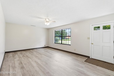 Freshly painted inside and out, this move in ready brick 3 - photo 3