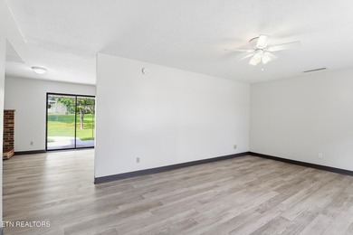 Freshly painted inside and out, this move in ready brick 3 - photo 5