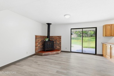 Freshly painted inside and out, this move in ready brick 3 - photo 6