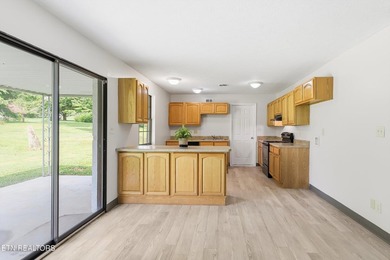 Freshly painted inside and out, this move in ready brick 3 - photo 9