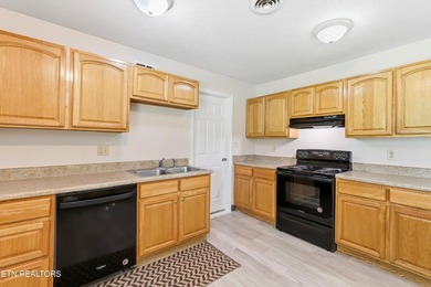 Freshly painted inside and out, this move in ready brick 3 - photo 10