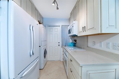 Spacious three bedroom, two bath corner unit located on the - photo 8