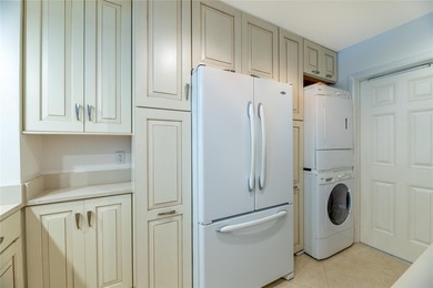 Spacious three bedroom, two bath corner unit located on the - photo 9