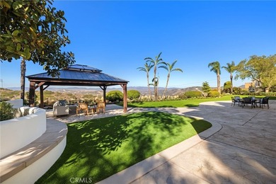Completely reimagined with ocean views, exceptional privacy and - photo 4