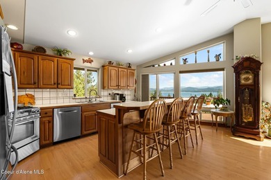 Incredible opportunity to own a well loved lake view home in - photo 12