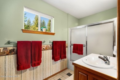 Incredible opportunity to own a well loved lake view home in - photo 23