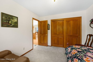 Incredible opportunity to own a well loved lake view home in - photo 25
