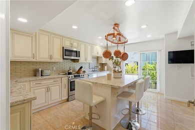 Coveted SeaCliff on the Greens Executive townhome. Light-filled - photo 25