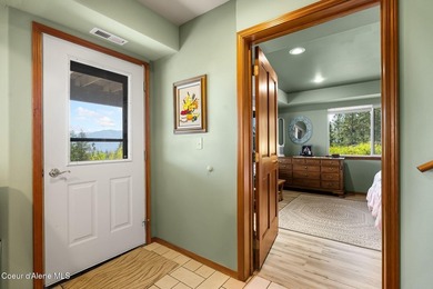 Incredible opportunity to own a well loved lake view home in - photo 27