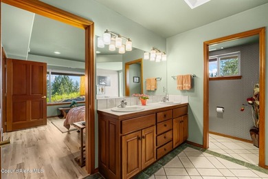 Incredible opportunity to own a well loved lake view home in - photo 31